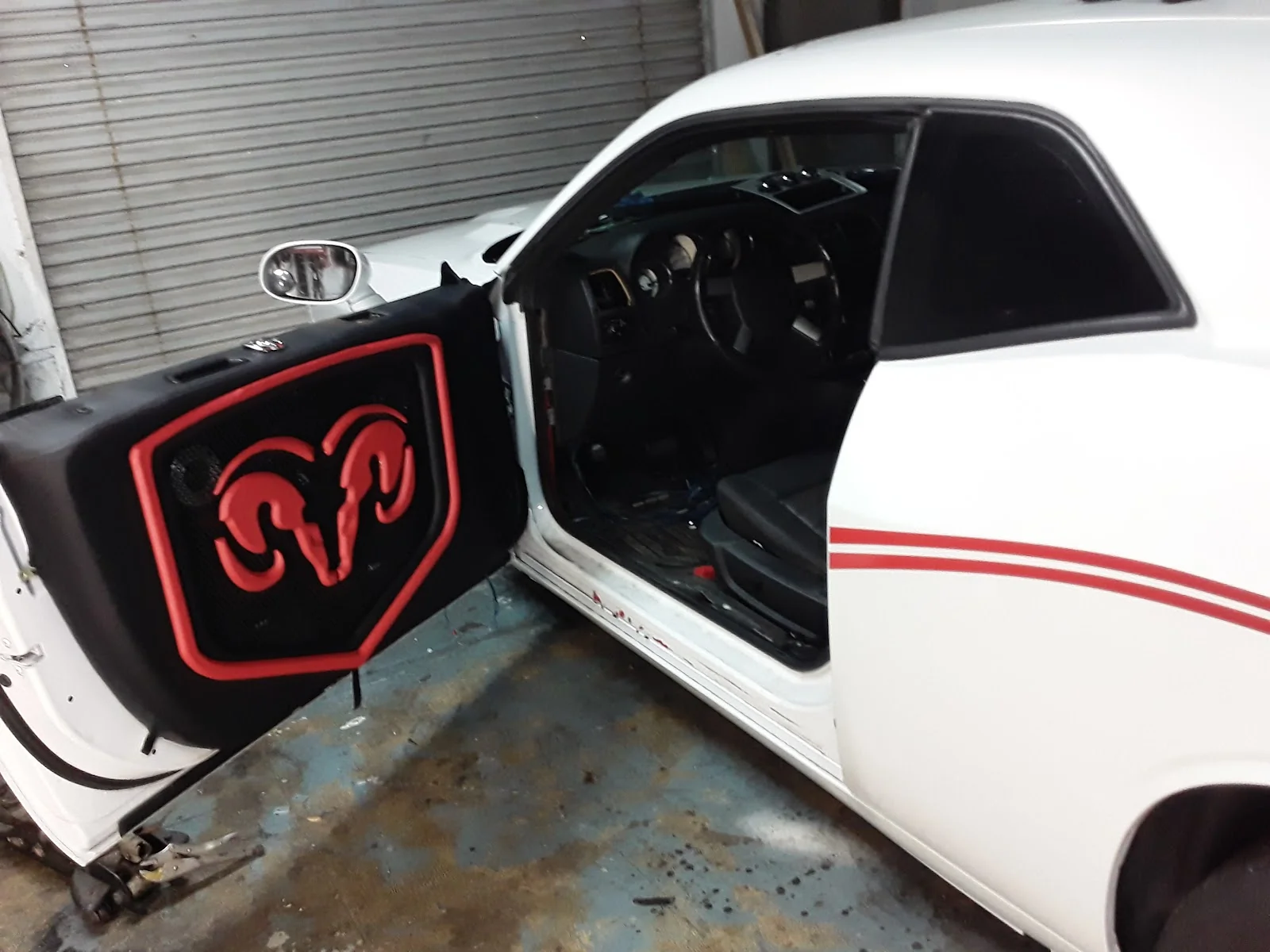 LOUD AND CLEAR CAR AUDIO AND WINDOW TINT storefront in Clearwater, FL